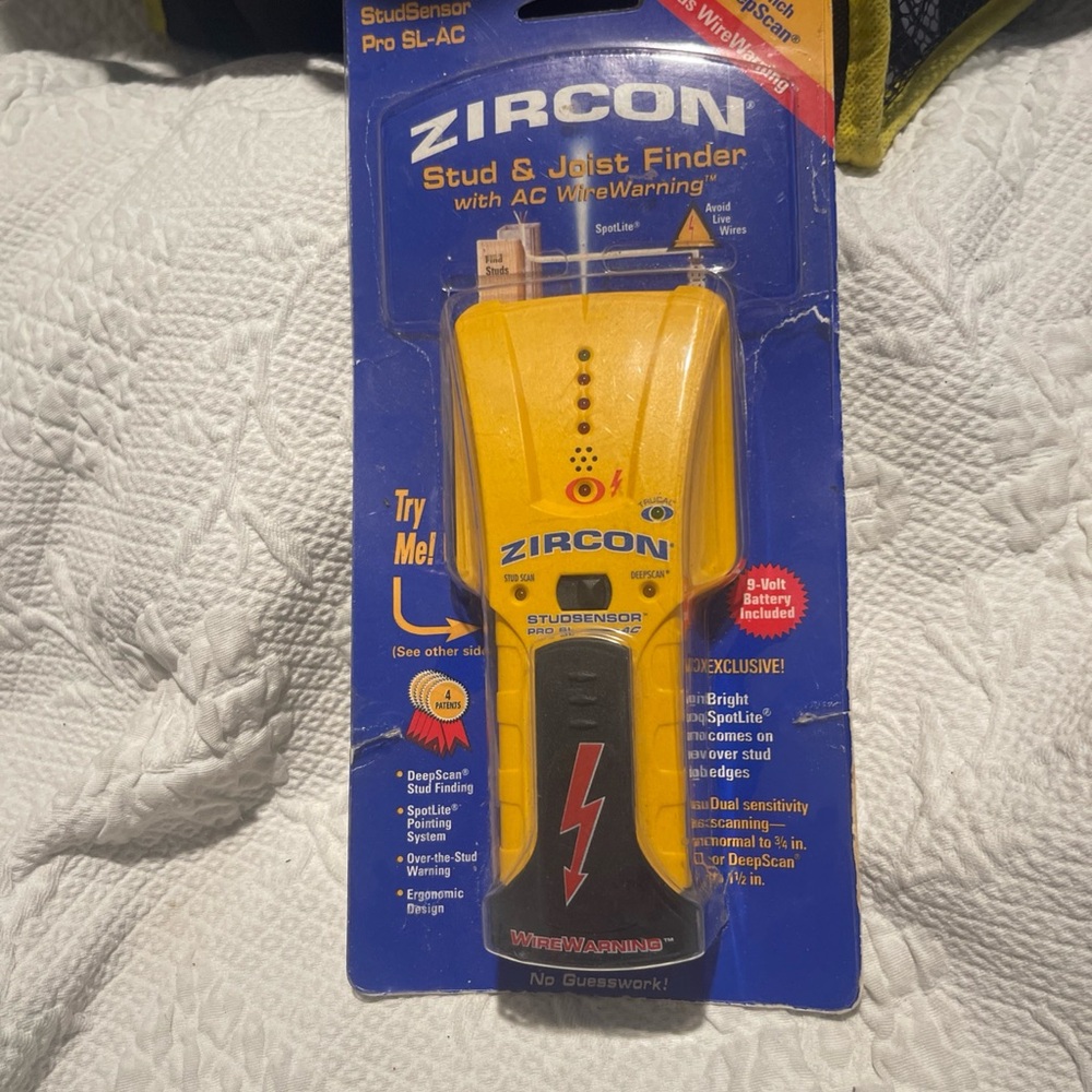 Zircon Stud & Joist Finder in Yellow